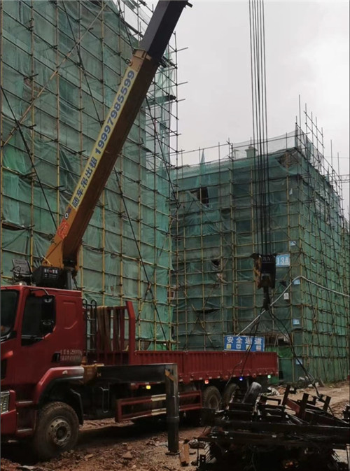 东乡族自治县“慢工细活”—— 吊车的 “微动控制” 技术
