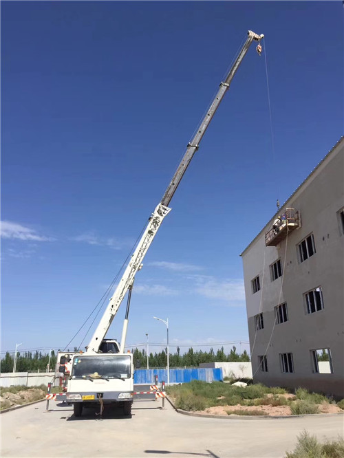 东乡族自治县“轻装强干”—— 吊车的 “轻量化臂架” 技术